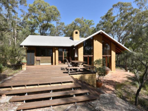 Corymbia Cottage. Broke's Secluded Escape